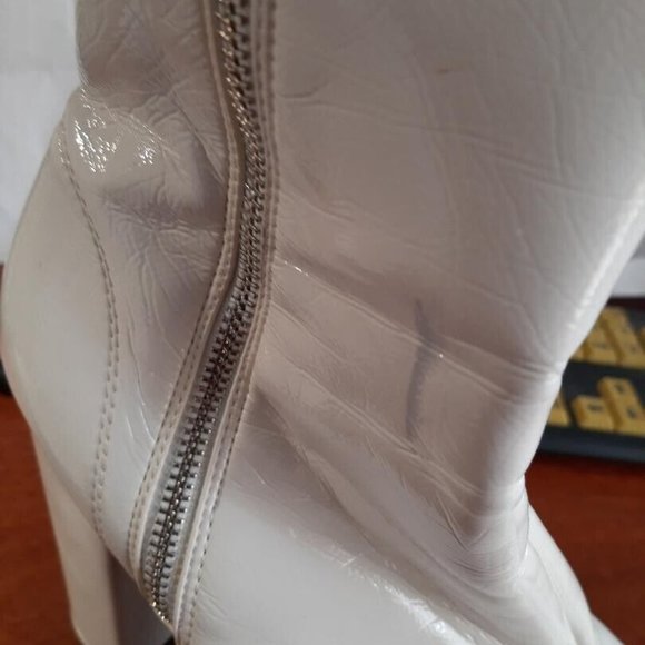 WildDiva PU Leather Block Heel Boot Side Zipper White Size 9 Worn Once - Picture 9 of 11